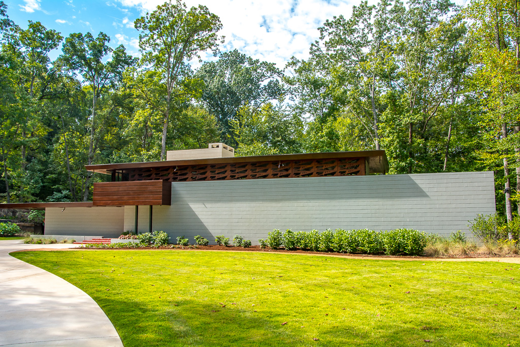 Frank Lloyd Wright "Usonian" home: simpler, lower-cost houses designed to be within the reach of the average middle-class American family.