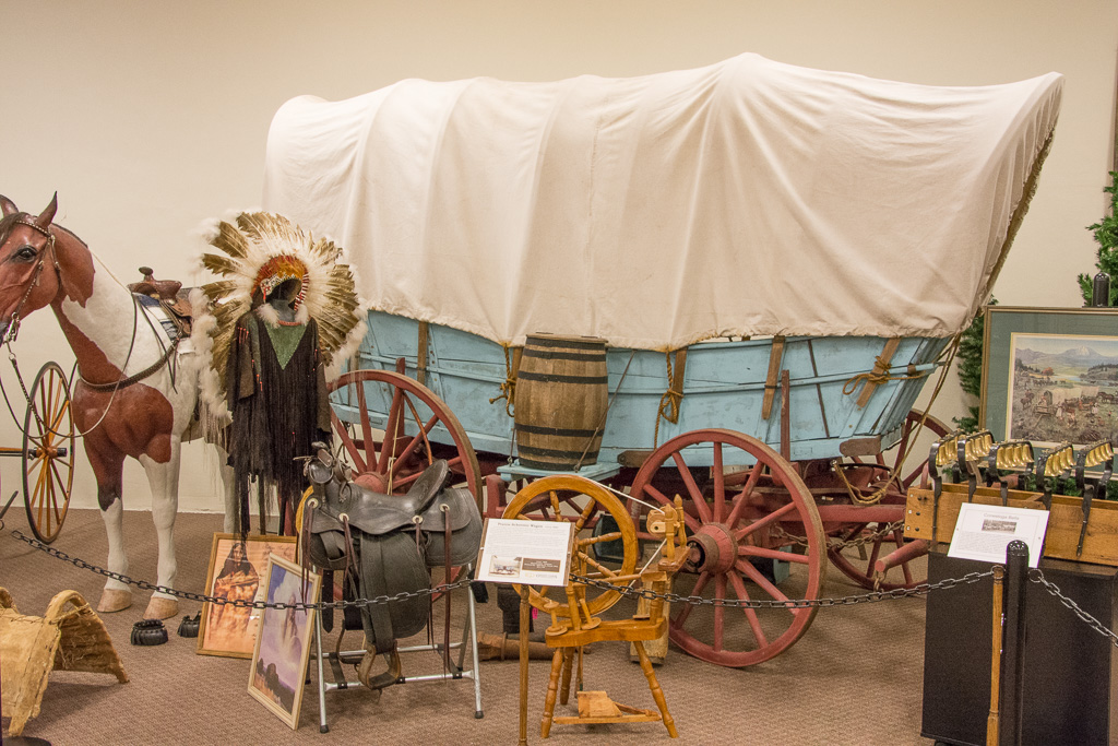 Prairie Schooner Wagon (Circa 1800). They first came into prominence during the gold rush age of the 18rp's when thousands of Americans packed up their lives and went in seach of a new one. The wagons were heavy, difficult to maneuver, and always in need of repair.