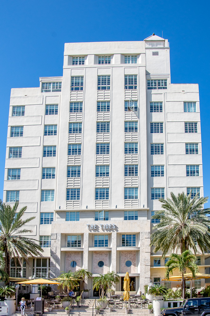 The Art Deco District is the largest collection of Art Deco architecture in the world and comprises hundreds of hotels, apartments and other structures erected between 1923 and 1943.