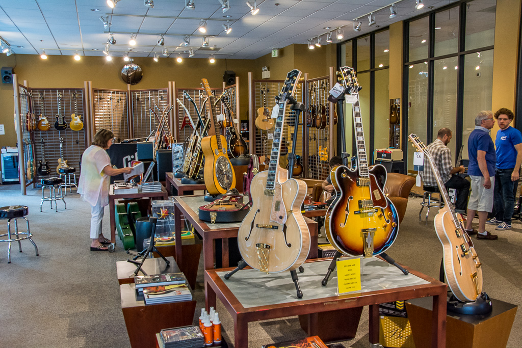 Gibson Guitar Showcase